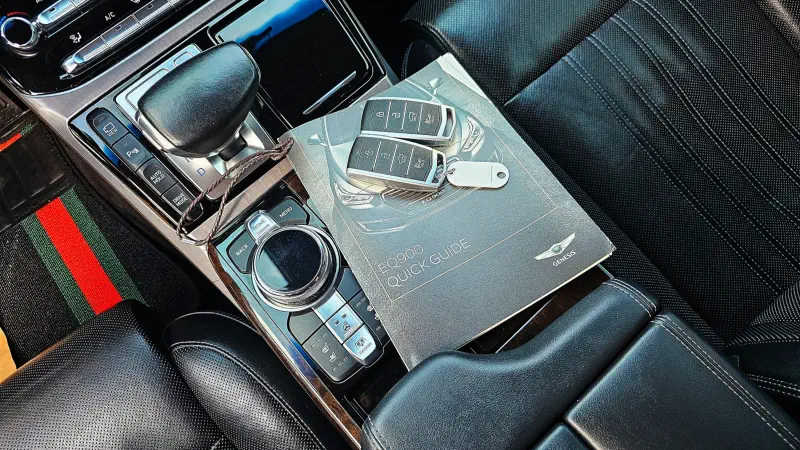 Genesis EQ900