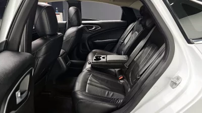 Chrysler 200
