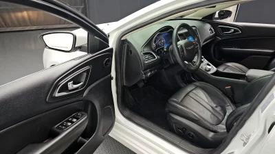 Chrysler 200