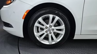 Chrysler 200