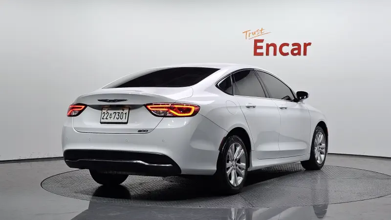 Chrysler 200