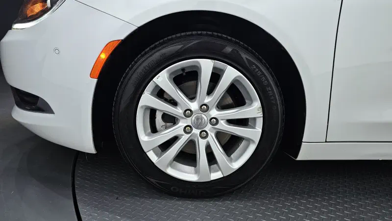 Chrysler 200