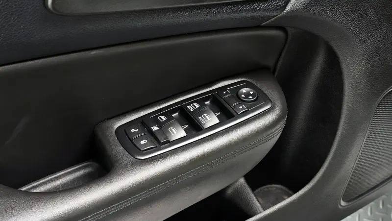 Chrysler 200
