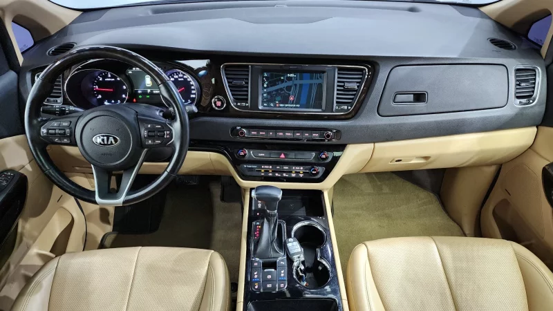 Kia Carnival