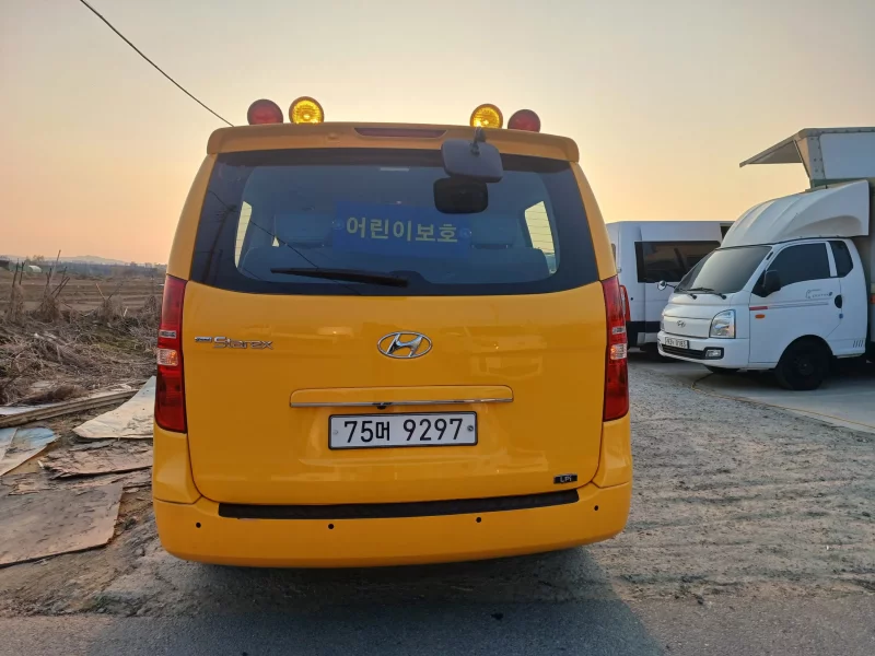 Hyundai Starex