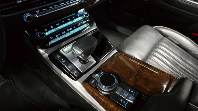 Genesis EQ900