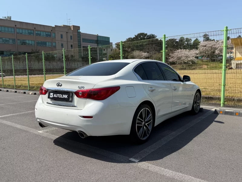 Infiniti Q50