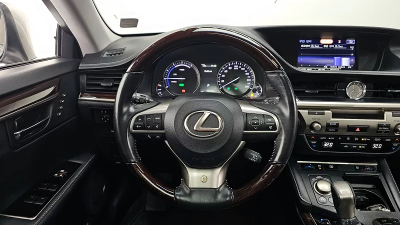 Lexus ES