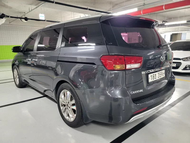 Kia Carnival