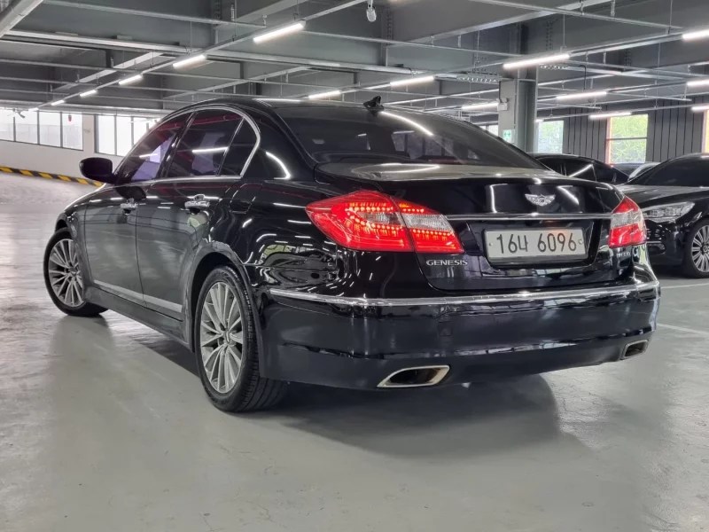 Hyundai Genesis
