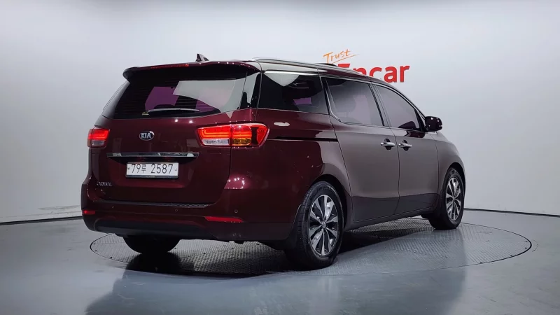 Kia Carnival