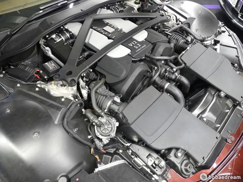 Aston Martin VANTAGE