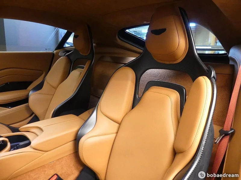 Aston Martin VANTAGE