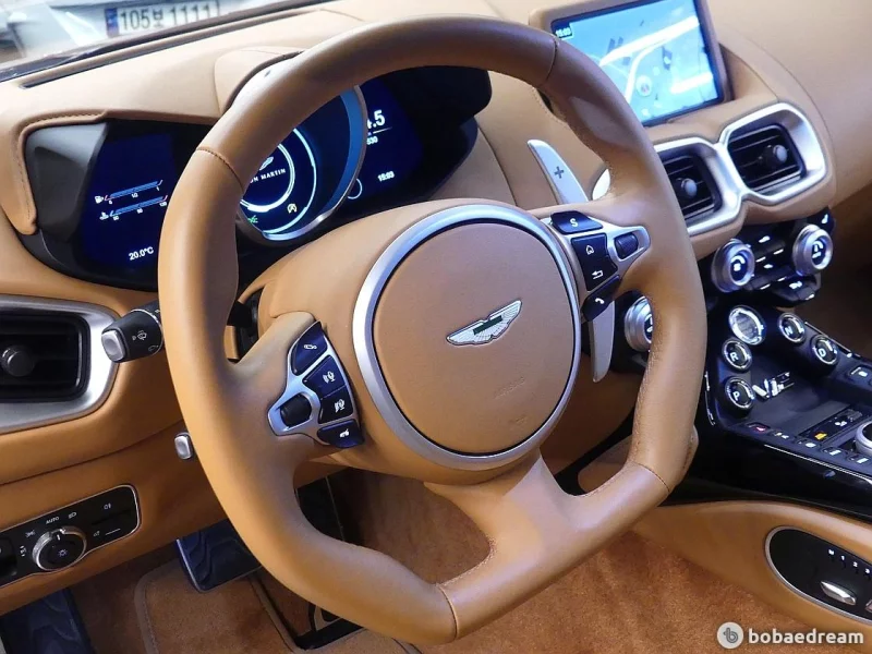 Aston Martin VANTAGE