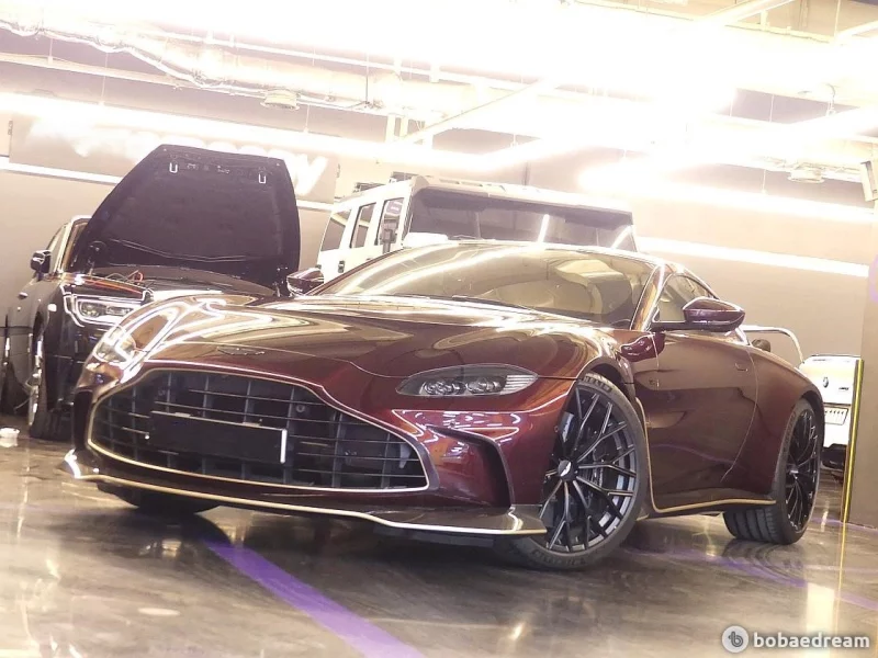 Aston Martin VANTAGE