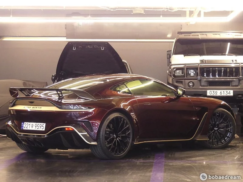 Aston Martin VANTAGE