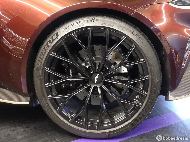 Aston Martin VANTAGE