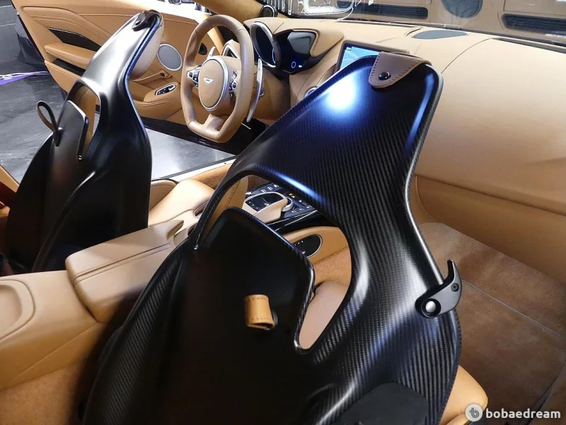 Aston Martin VANTAGE