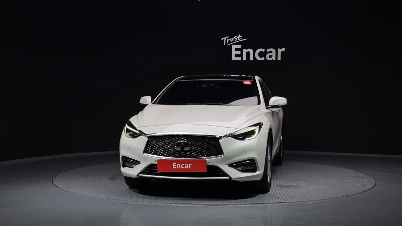 Infiniti Q30