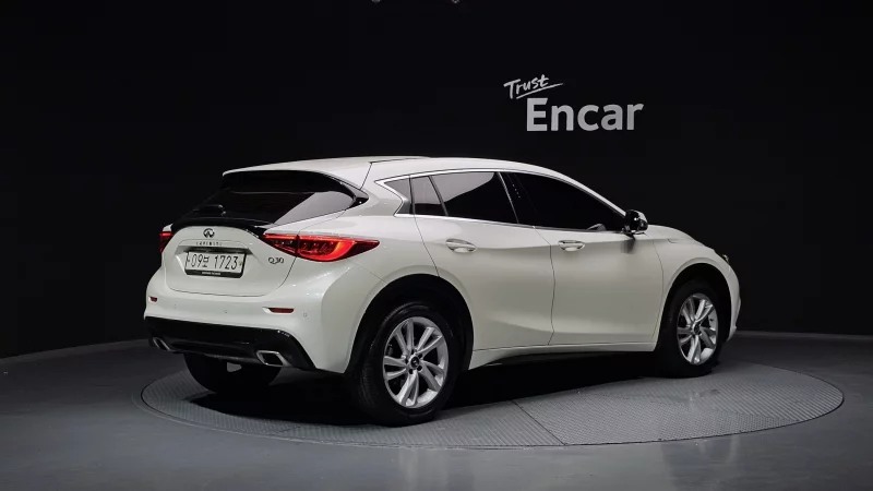 Infiniti Q30