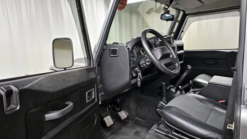 Land Rover DEFENDER