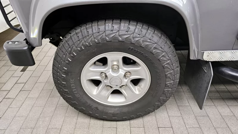 Land Rover DEFENDER