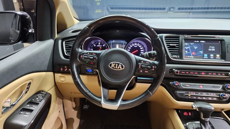 Kia Carnival