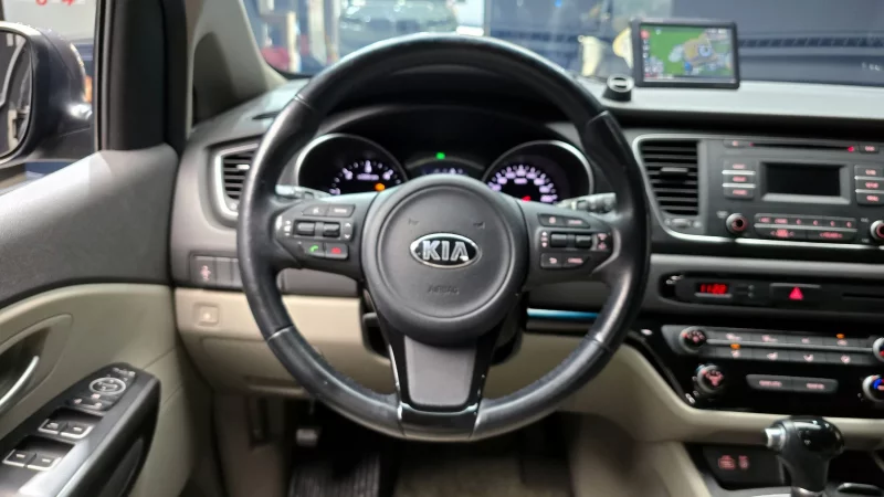 Kia Carnival