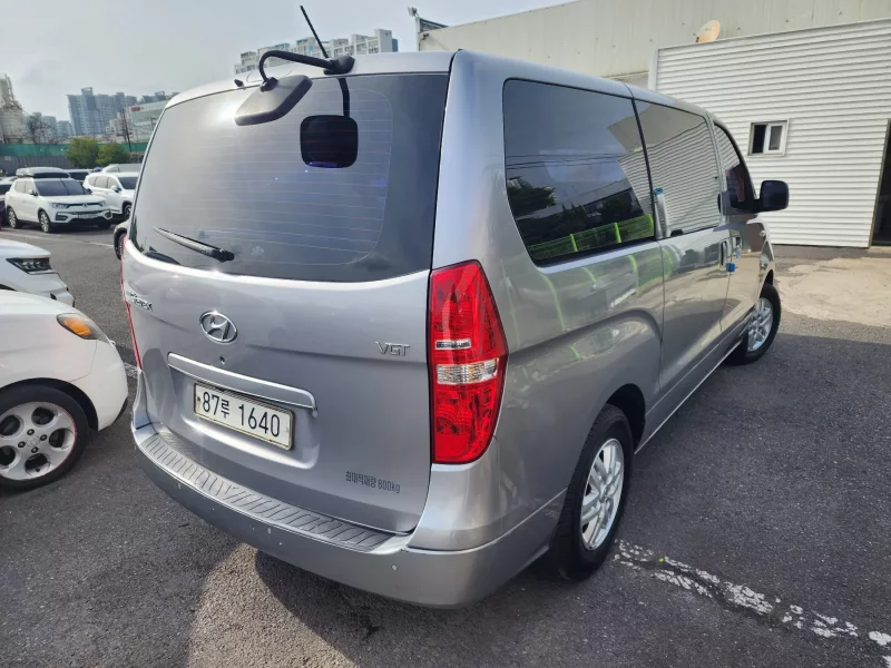 Hyundai Starex