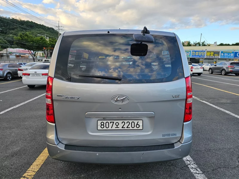 Hyundai Starex