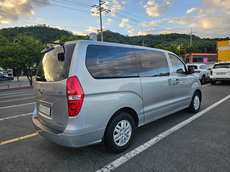 Hyundai Starex