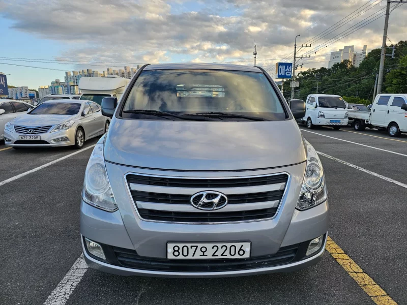 Hyundai Starex
