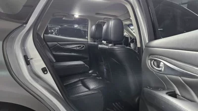 Infiniti M