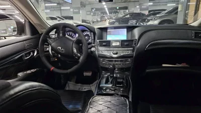 Infiniti M