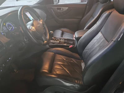 Infiniti QX70