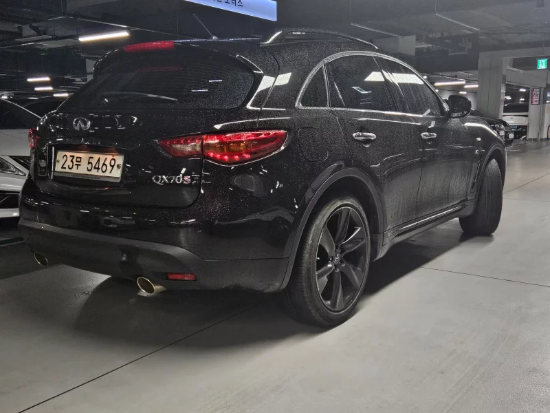 Infiniti QX70