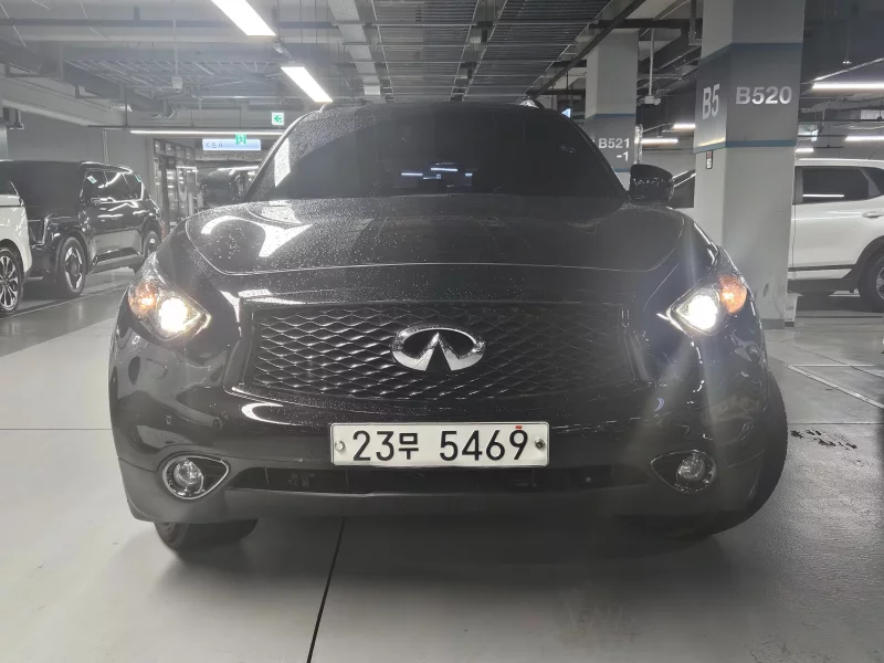 Infiniti QX70