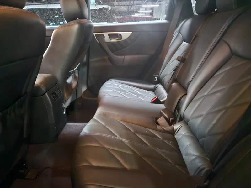 Infiniti QX70