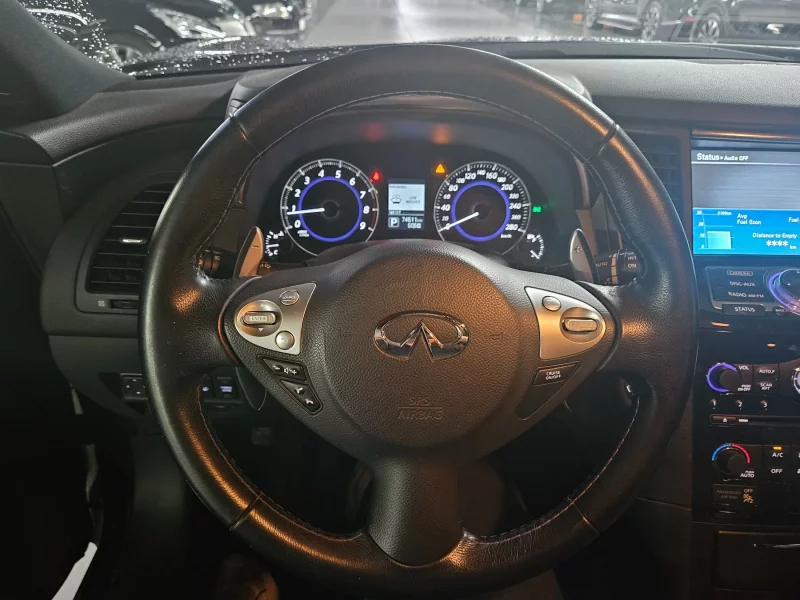 Infiniti QX70