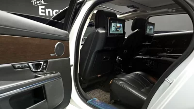Jaguar XJ