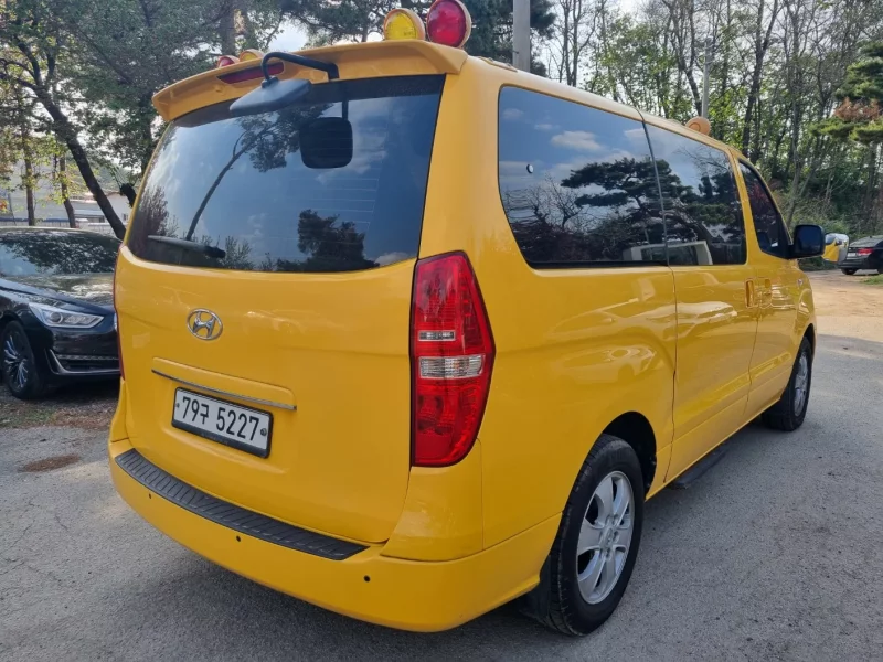 Hyundai Starex
