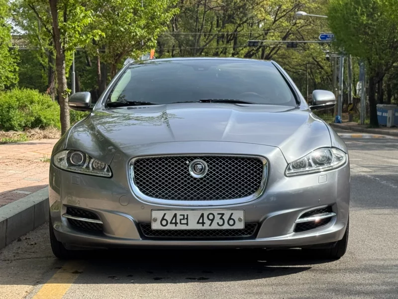 Jaguar XJ