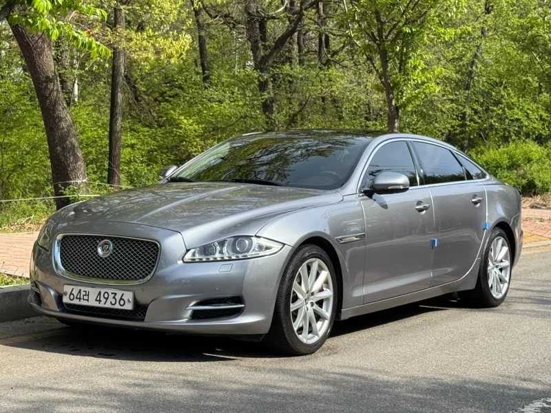 Jaguar XJ