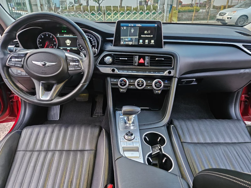 Genesis G70