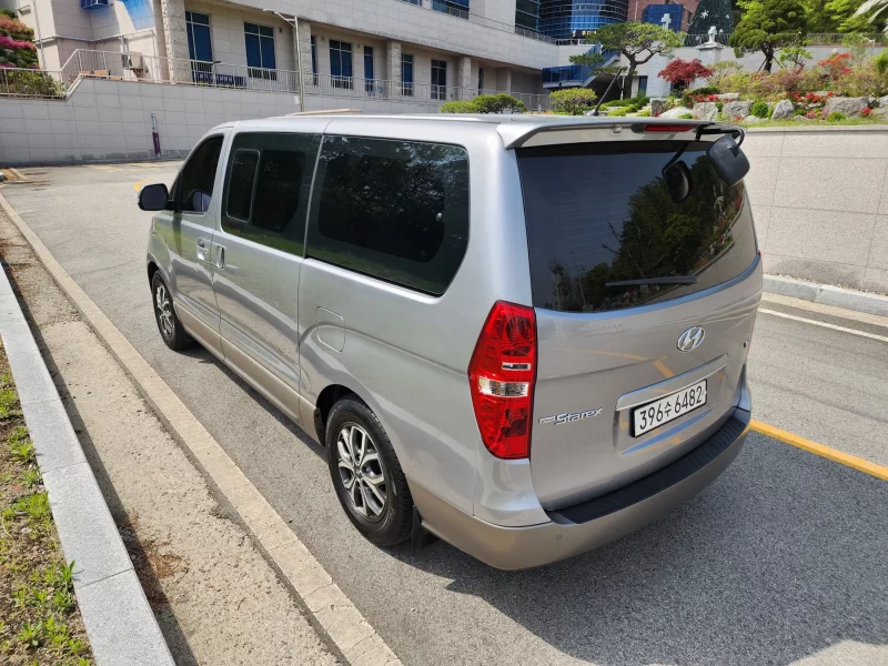 Hyundai Starex