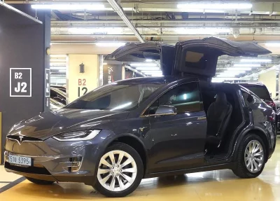 Tesla MODEL X