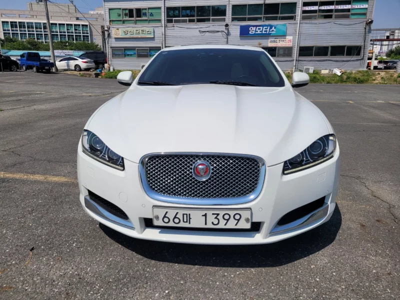 Jaguar XF