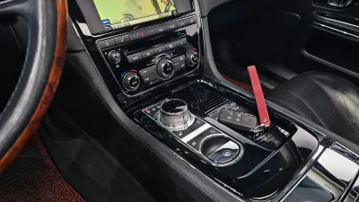 Jaguar XJ
