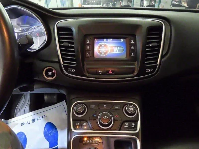 Chrysler 200