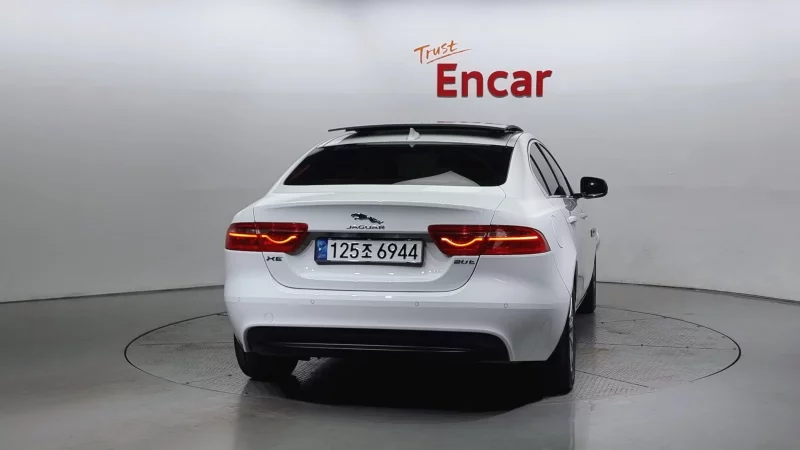Jaguar XE